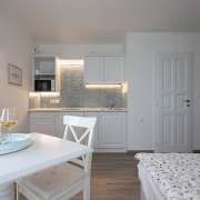 7-es emeleti apartman